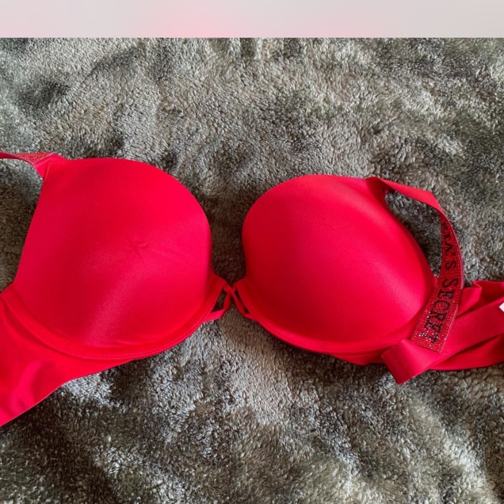 Victoria's Secret Bold Red Bra - Picture 2 of 5